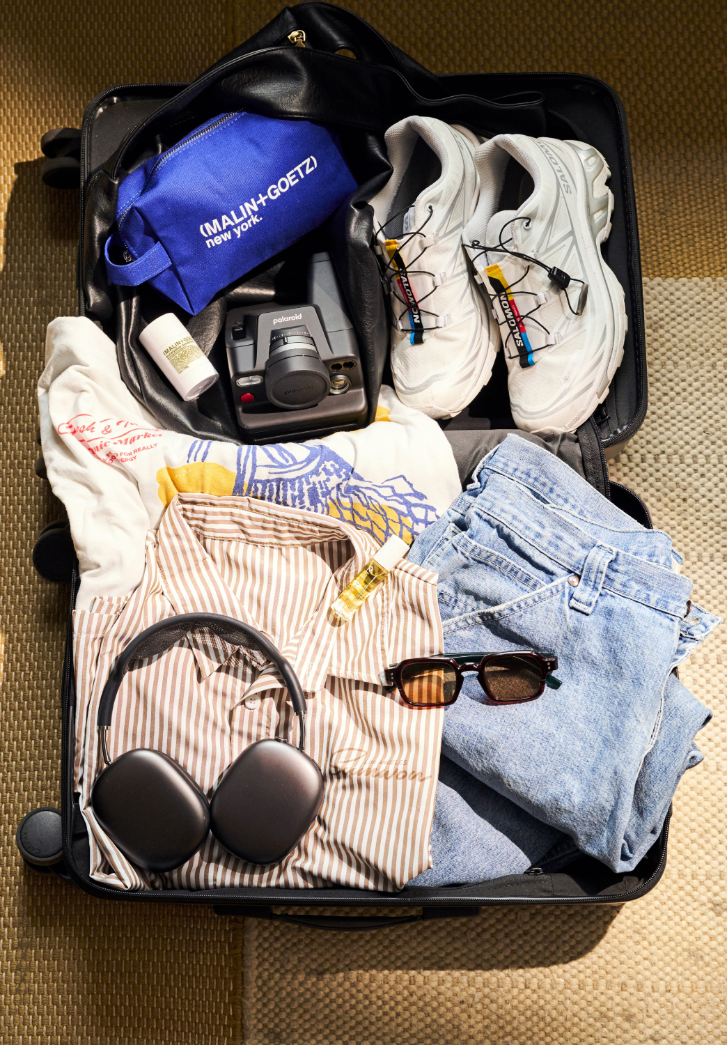 plane travel image